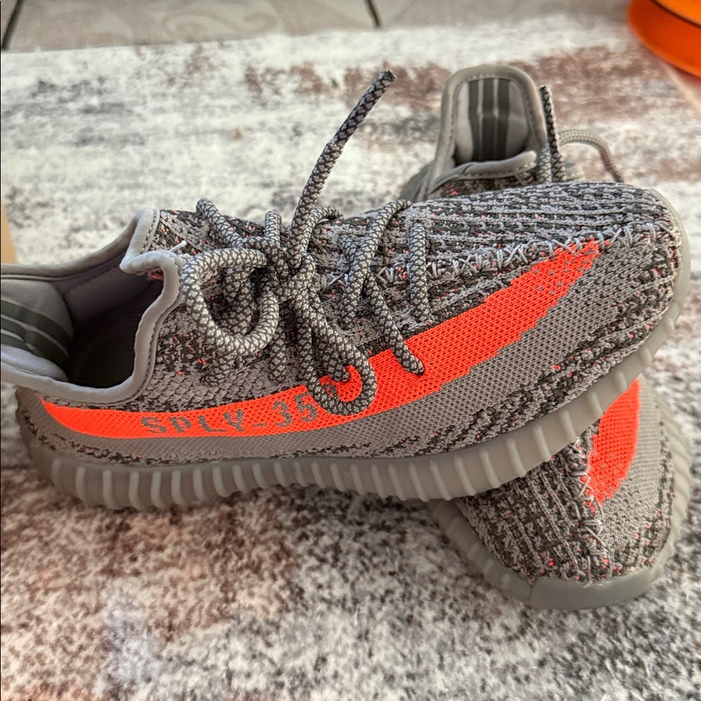 Adidas Yeezy Boost 350 V2 in Box